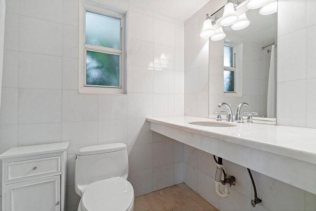 出租: $40,000 (3 贝兹, 3 浴室, 2187 平方英尺)