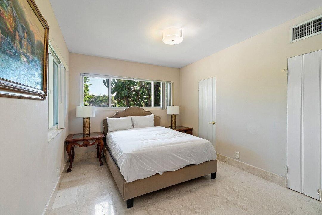 出租: $40,000 (3 贝兹, 3 浴室, 2187 平方英尺)