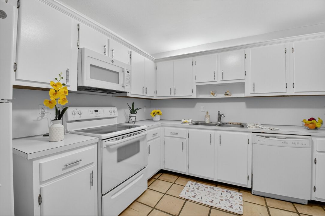 Active With Contract: $235,000 (2 beds, 2 baths, 1188 Square Feet)