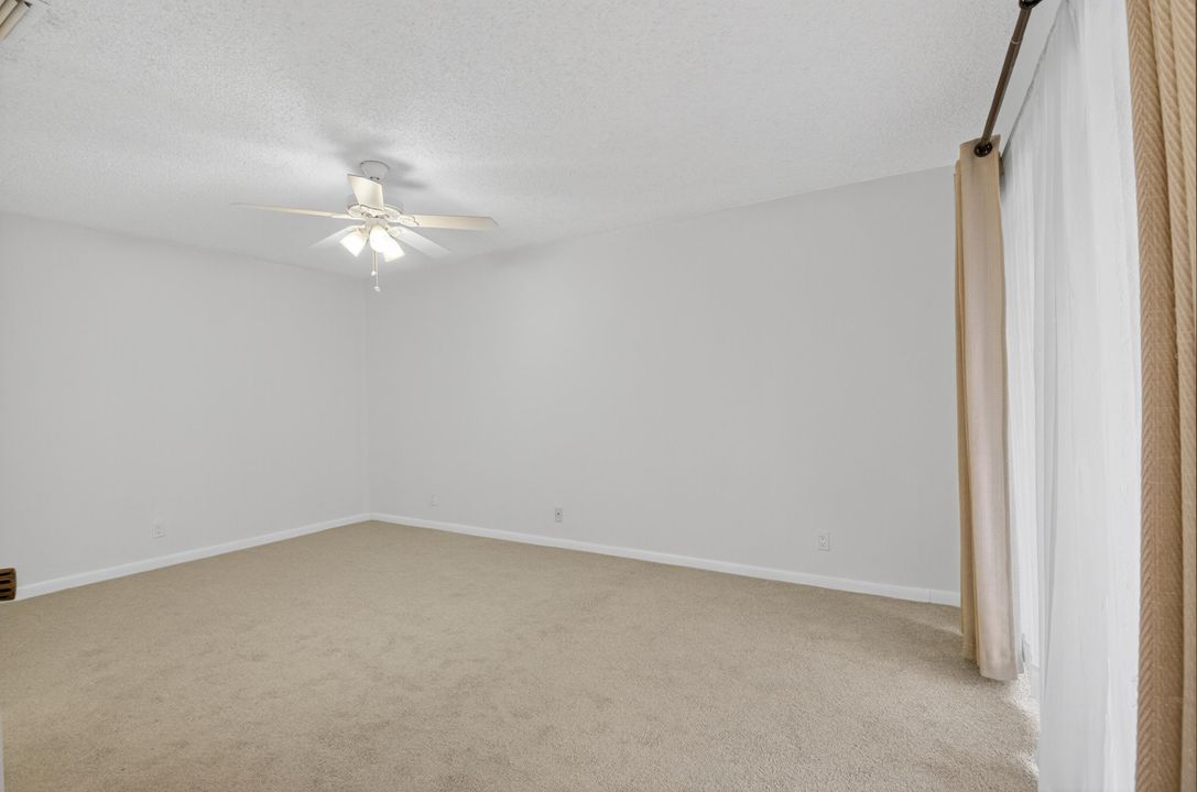 Active With Contract: $235,000 (2 beds, 2 baths, 1188 Square Feet)