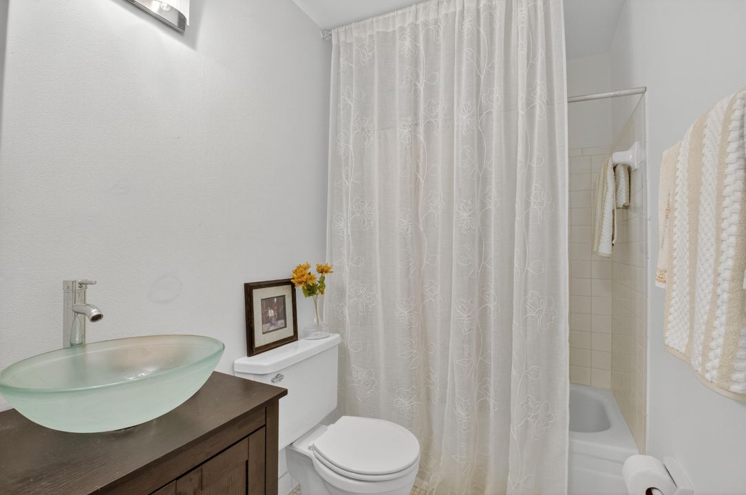 Active With Contract: $235,000 (2 beds, 2 baths, 1188 Square Feet)