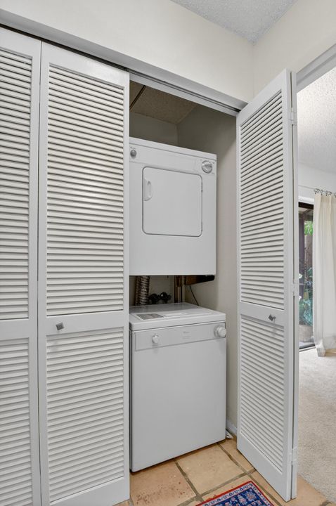 Active With Contract: $235,000 (2 beds, 2 baths, 1188 Square Feet)