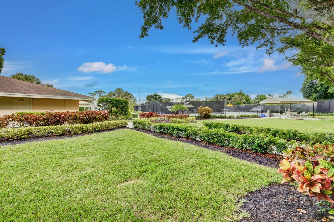 Active With Contract: $235,000 (2 beds, 2 baths, 1188 Square Feet)
