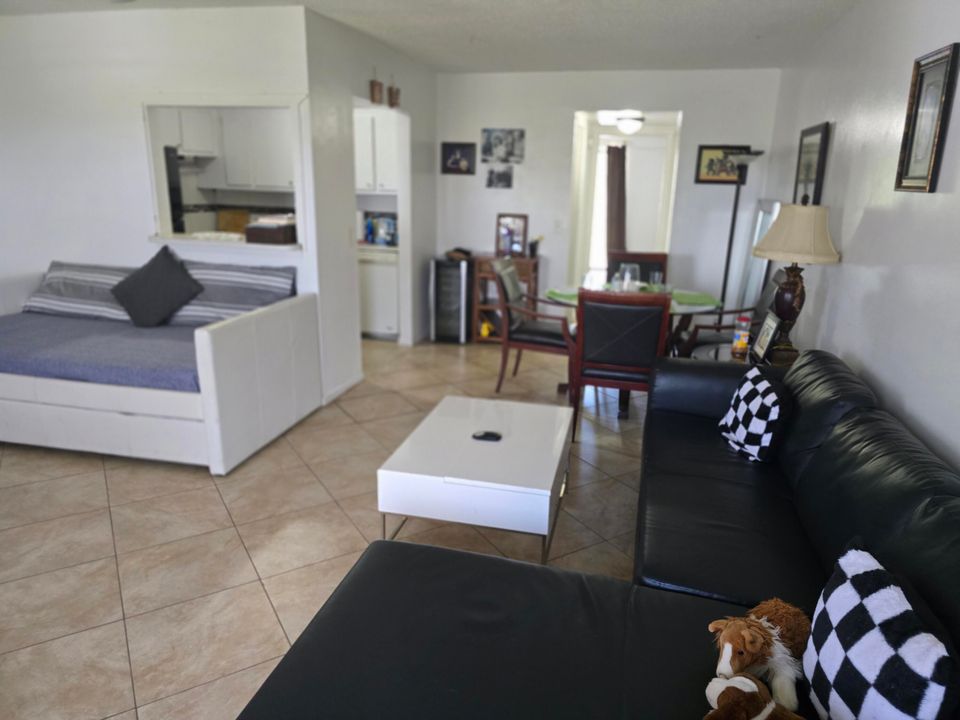 待售: $84,000 (1 贝兹, 1 浴室, 720 平方英尺)