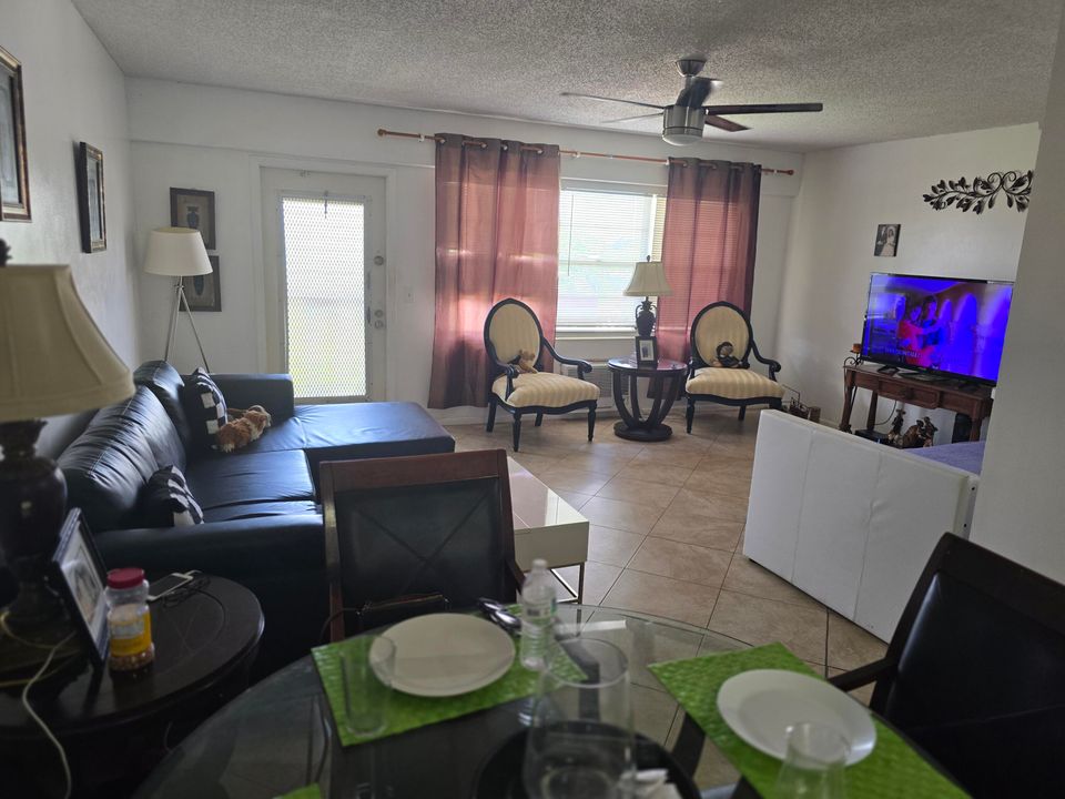 待售: $84,000 (1 贝兹, 1 浴室, 720 平方英尺)