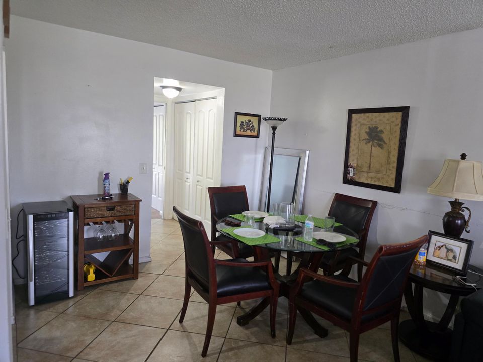 待售: $84,000 (1 贝兹, 1 浴室, 720 平方英尺)