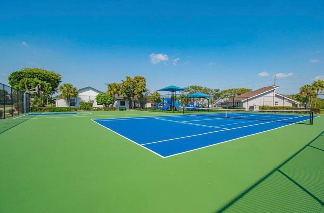 For Sale: $1,275,000 (5 beds, 3 baths, 2685 Square Feet)