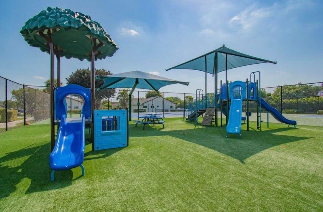 For Sale: $1,275,000 (5 beds, 3 baths, 2685 Square Feet)