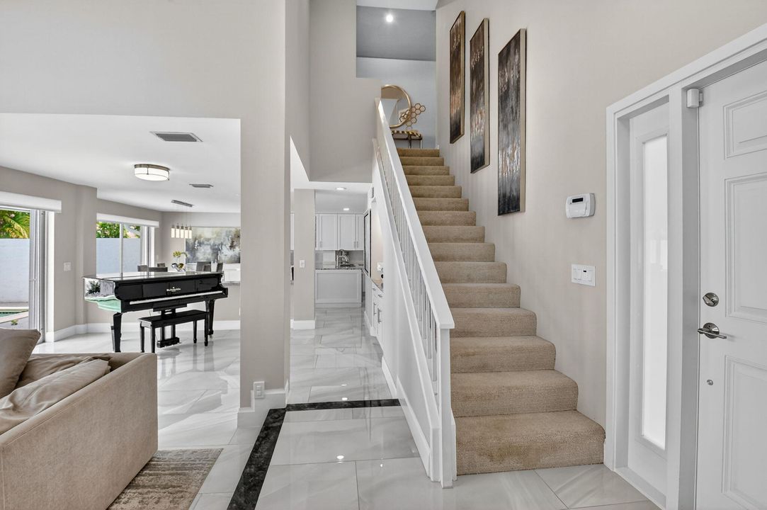 合同活跃: $699,000 (3 贝兹, 2 浴室, 1949 平方英尺)