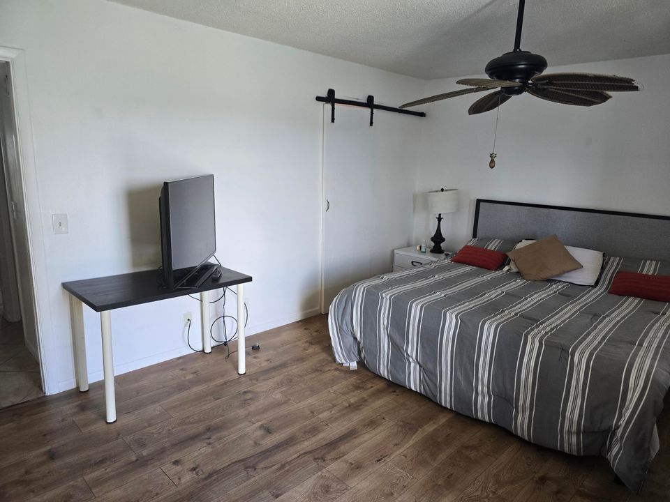 待售: $84,000 (1 贝兹, 1 浴室, 720 平方英尺)