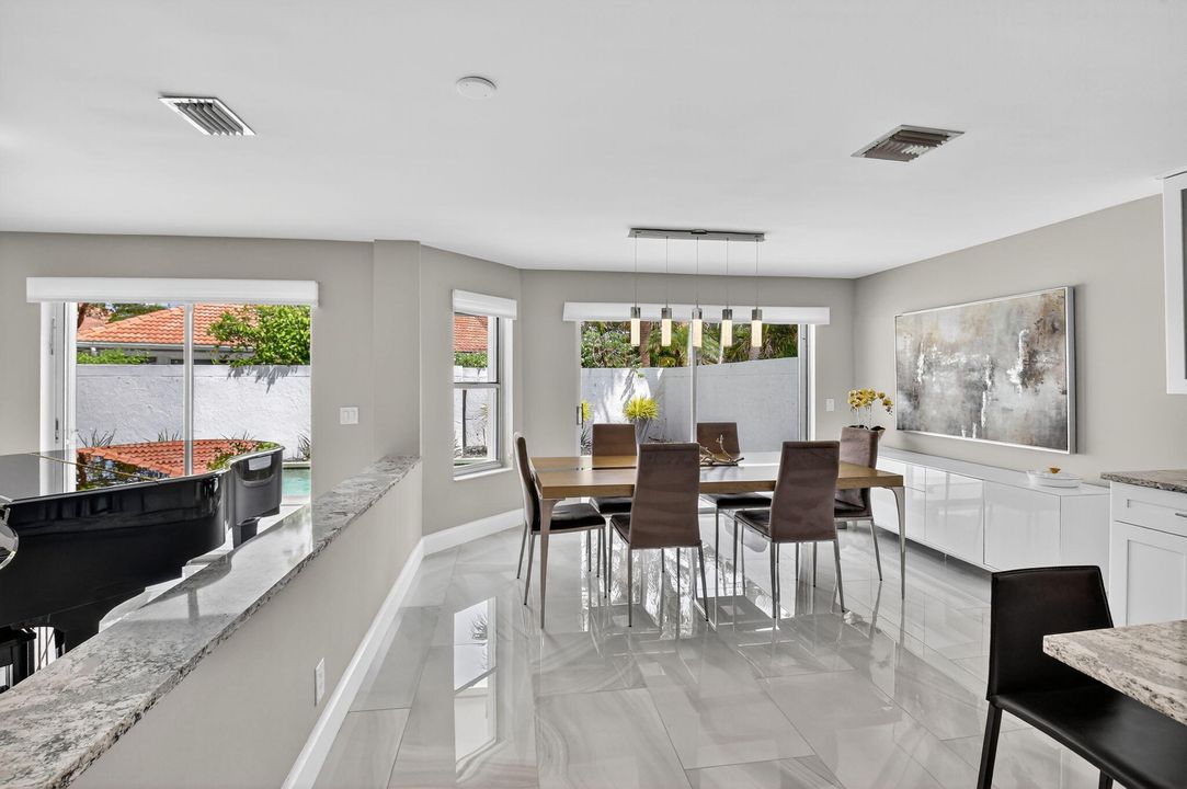 合同活跃: $699,000 (3 贝兹, 2 浴室, 1949 平方英尺)