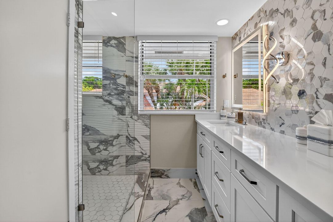 合同活跃: $699,000 (3 贝兹, 2 浴室, 1949 平方英尺)