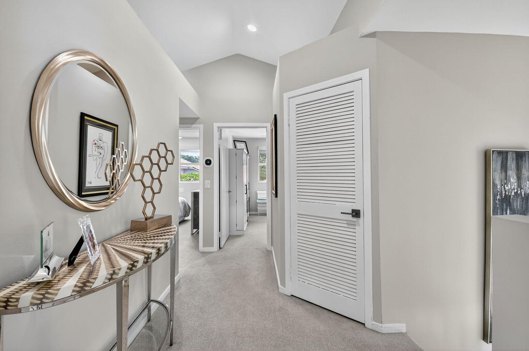 合同活跃: $699,000 (3 贝兹, 2 浴室, 1949 平方英尺)