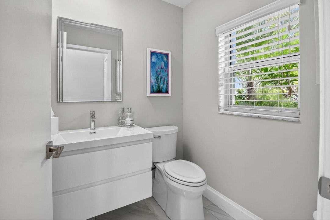 合同活跃: $699,000 (3 贝兹, 2 浴室, 1949 平方英尺)