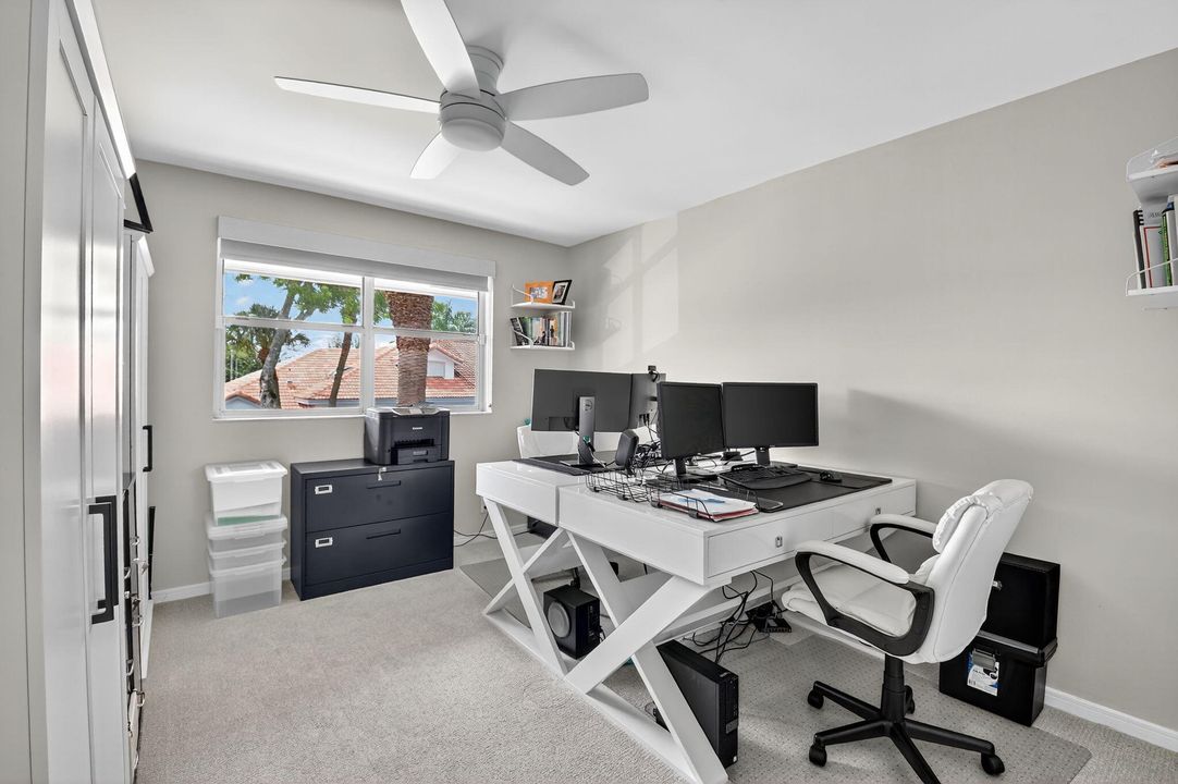 合同活跃: $699,000 (3 贝兹, 2 浴室, 1949 平方英尺)