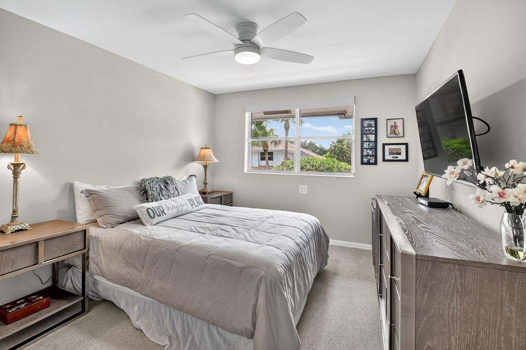 合同活跃: $699,000 (3 贝兹, 2 浴室, 1949 平方英尺)