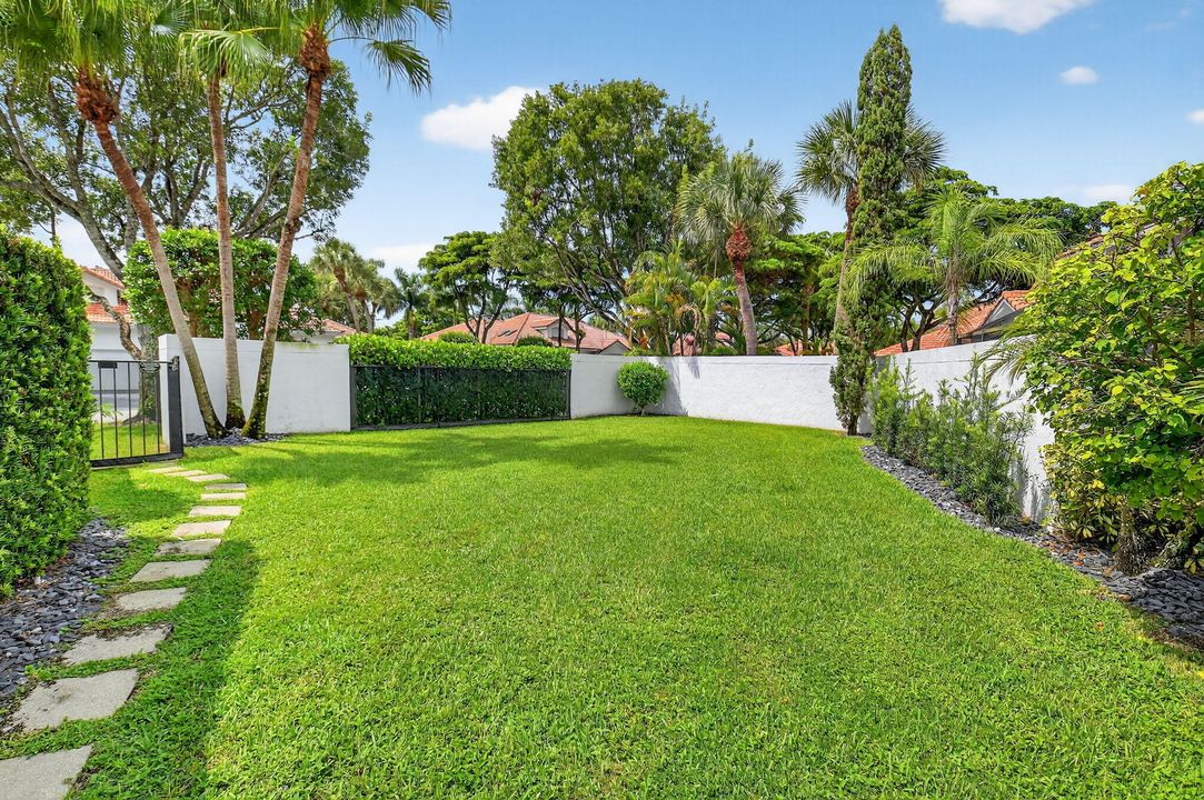 合同活跃: $699,000 (3 贝兹, 2 浴室, 1949 平方英尺)