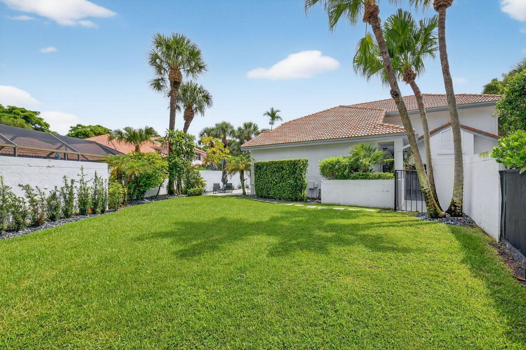 合同活跃: $699,000 (3 贝兹, 2 浴室, 1949 平方英尺)