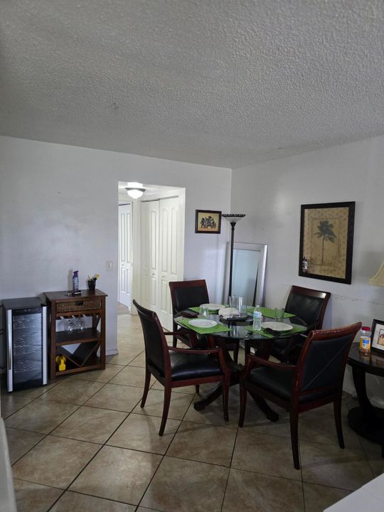 待售: $84,000 (1 贝兹, 1 浴室, 720 平方英尺)