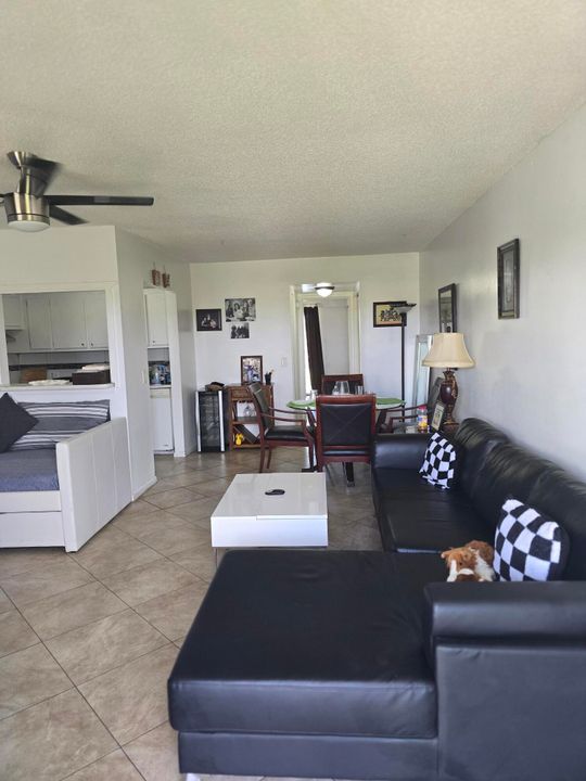 待售: $84,000 (1 贝兹, 1 浴室, 720 平方英尺)