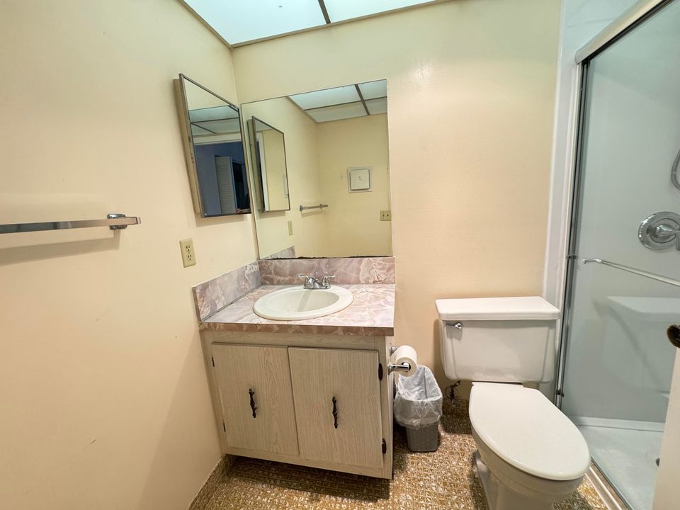 Active With Contract: $60,000 (1 beds, 1 baths, 760 Square Feet)