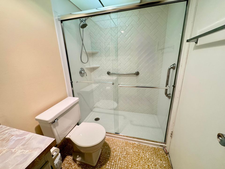 Active With Contract: $60,000 (1 beds, 1 baths, 760 Square Feet)