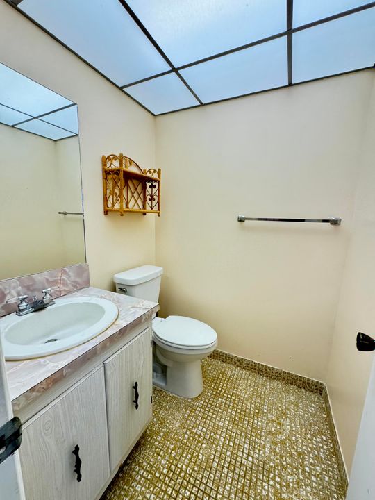 Active With Contract: $60,000 (1 beds, 1 baths, 760 Square Feet)