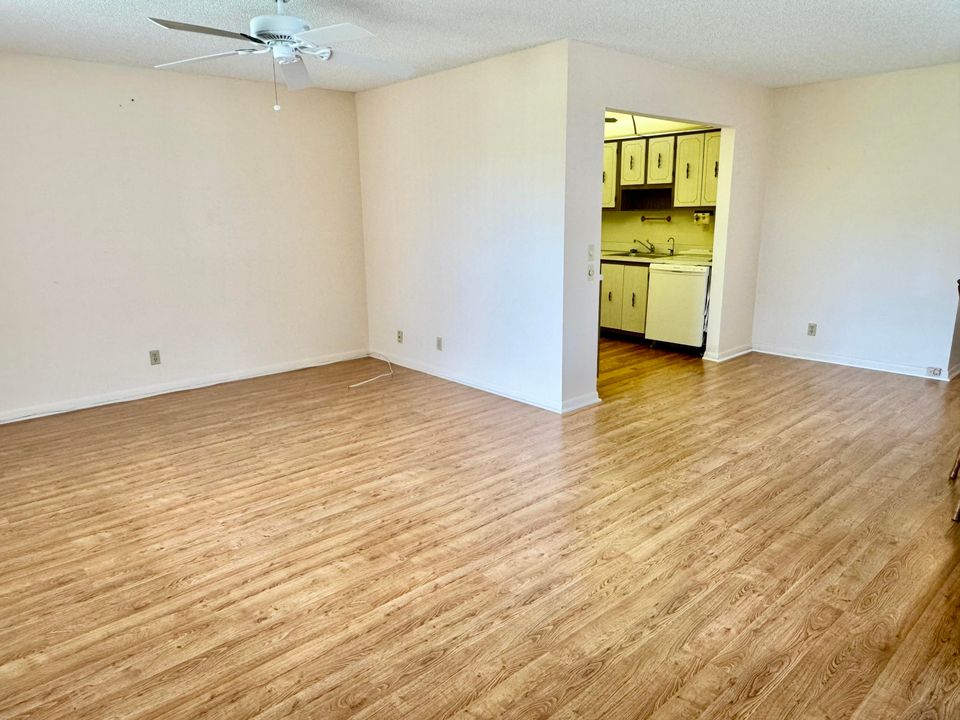 Active With Contract: $60,000 (1 beds, 1 baths, 760 Square Feet)