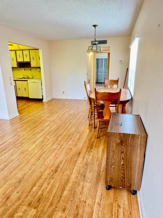 Active With Contract: $60,000 (1 beds, 1 baths, 760 Square Feet)
