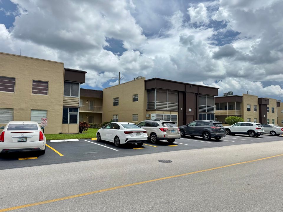 Active With Contract: $60,000 (1 beds, 1 baths, 760 Square Feet)