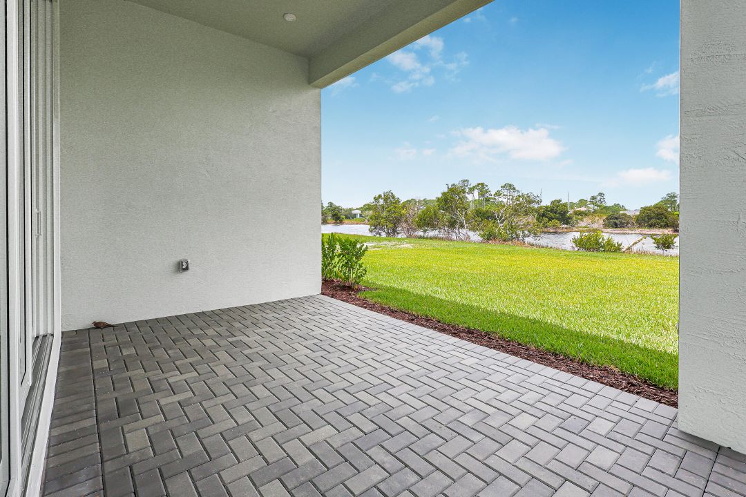 合同活跃: $474,990 (2 贝兹, 2 浴室, 1434 平方英尺)