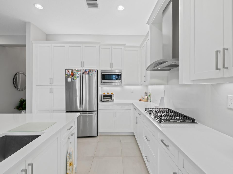 待售: $1,649,000 (3 贝兹, 3 浴室, 2425 平方英尺)