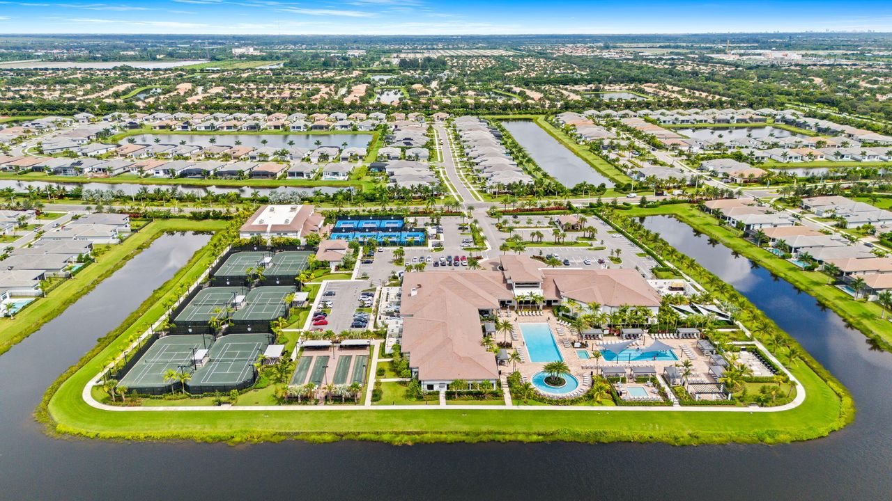 待售: $1,649,000 (3 贝兹, 3 浴室, 2425 平方英尺)