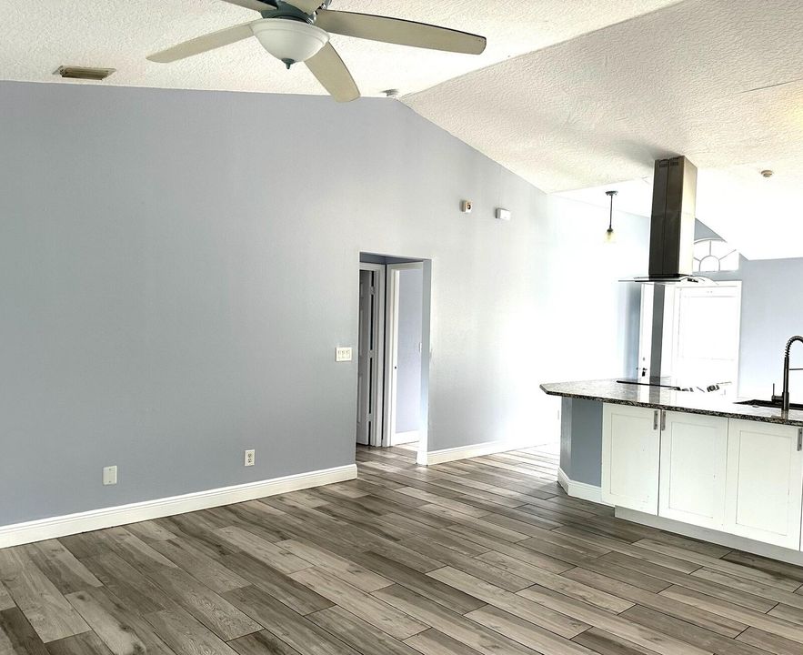 出租: $2,000 (3 贝兹, 2 浴室, 1404 平方英尺)