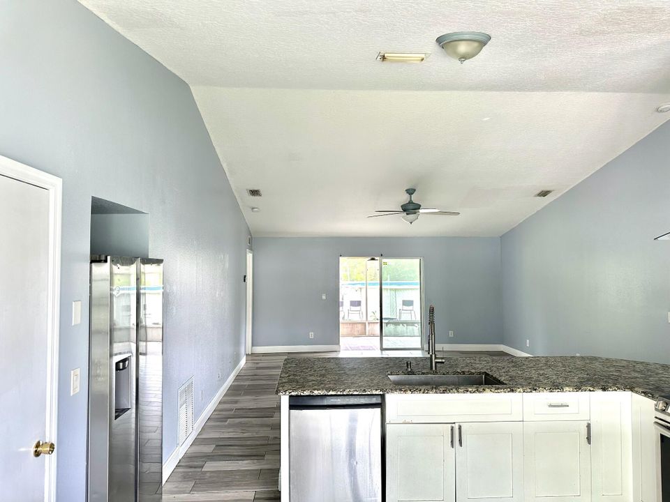 出租: $2,000 (3 贝兹, 2 浴室, 1404 平方英尺)