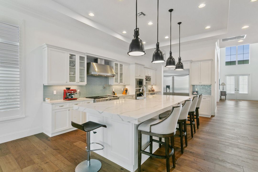 最近租的: $17,500 (5 贝兹, 5 浴室, 5073 平方英尺)