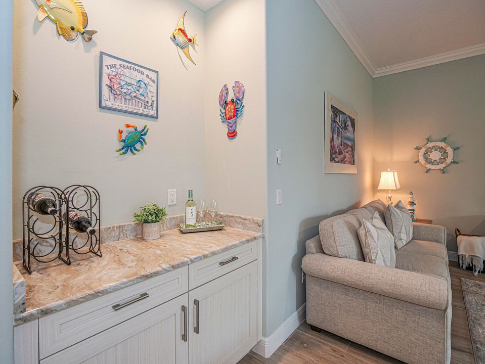 合同活跃: $750,000 (3 贝兹, 2 浴室, 2621 平方英尺)