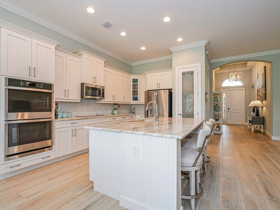 合同活跃: $750,000 (3 贝兹, 2 浴室, 2621 平方英尺)