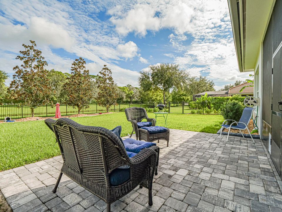 合同活跃: $750,000 (3 贝兹, 2 浴室, 2621 平方英尺)