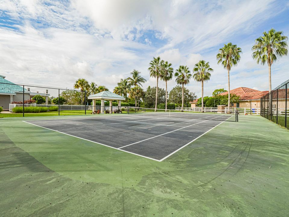 合同活跃: $750,000 (3 贝兹, 2 浴室, 2621 平方英尺)