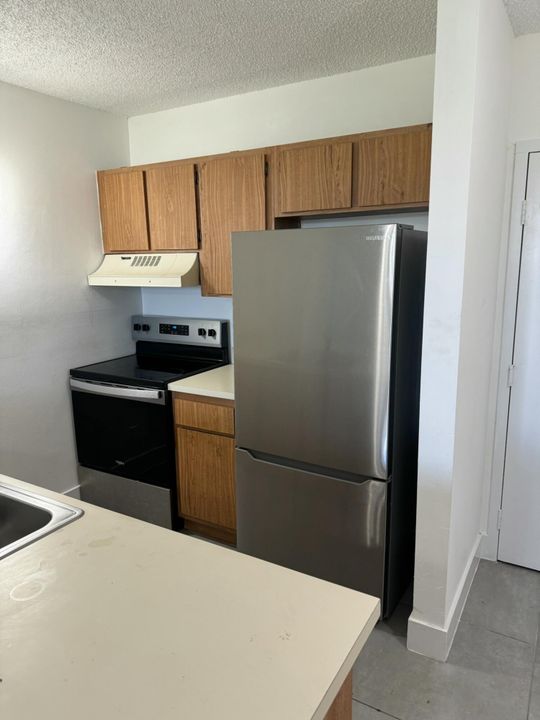 Recently Rented: $1,400 (1 beds, 1 baths, 606 Square Feet)