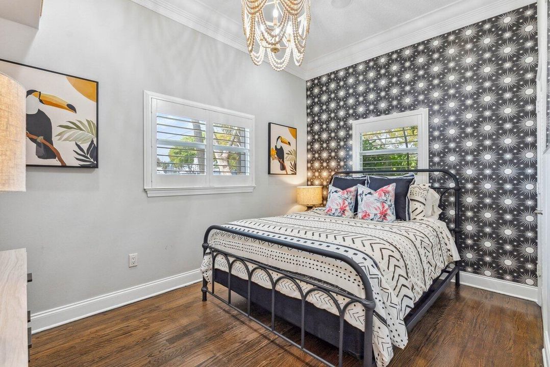 合同活跃: $9,900 (3 贝兹, 2 浴室, 1350 平方英尺)