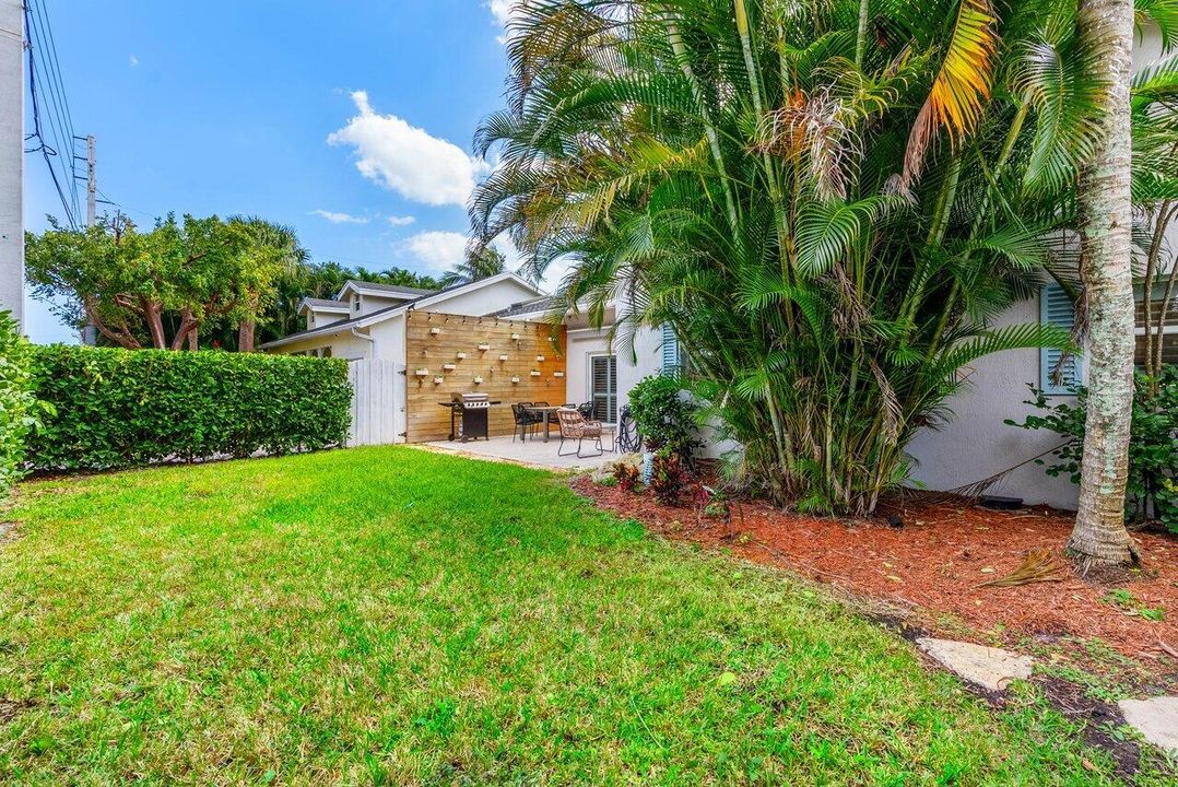 合同活跃: $9,900 (3 贝兹, 2 浴室, 1350 平方英尺)