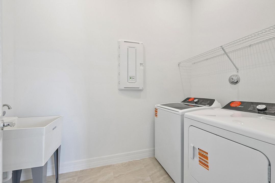 For Rent: $4,650 (3 beds, 2 baths, 2080 Square Feet)