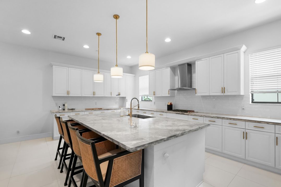 En Venta: $998,000 (4 camas, 3 baños, 2840 Pies cuadrados)