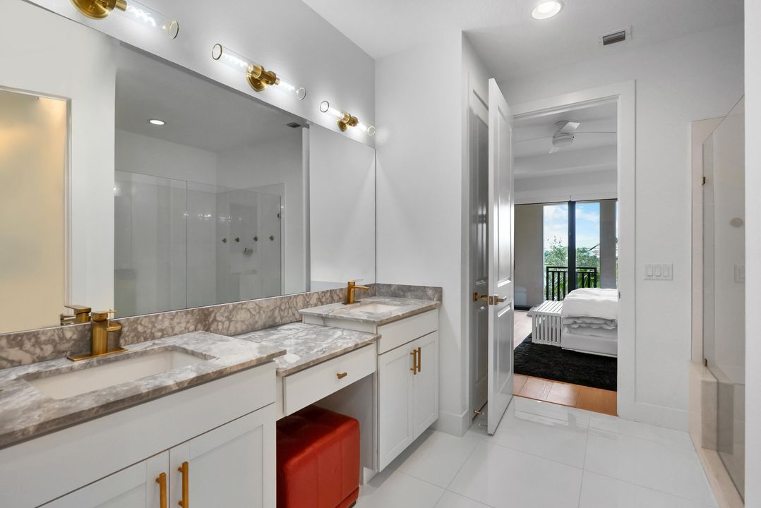 En Venta: $998,000 (4 camas, 3 baños, 2840 Pies cuadrados)