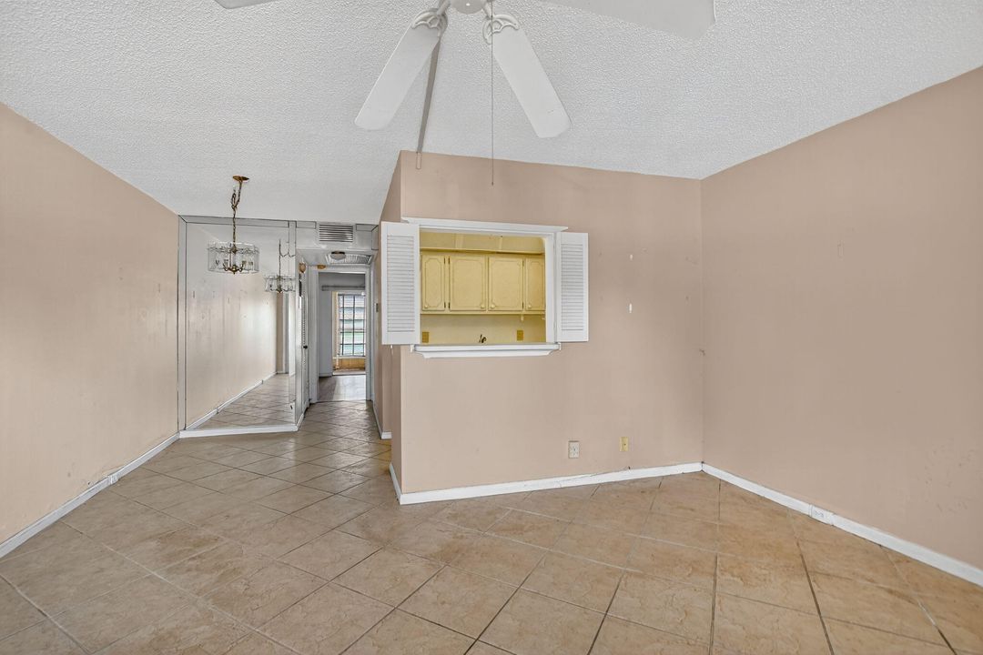 待售: $62,500 (1 贝兹, 1 浴室, 585 平方英尺)