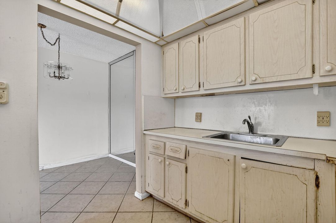 待售: $62,500 (1 贝兹, 1 浴室, 585 平方英尺)