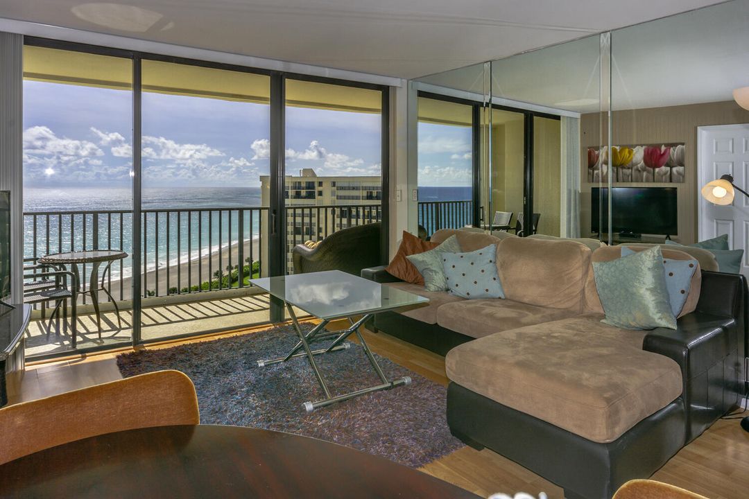 Под контрактом: $6,000 (2 спален, 2 ванн, 1170 Квадратных фут)