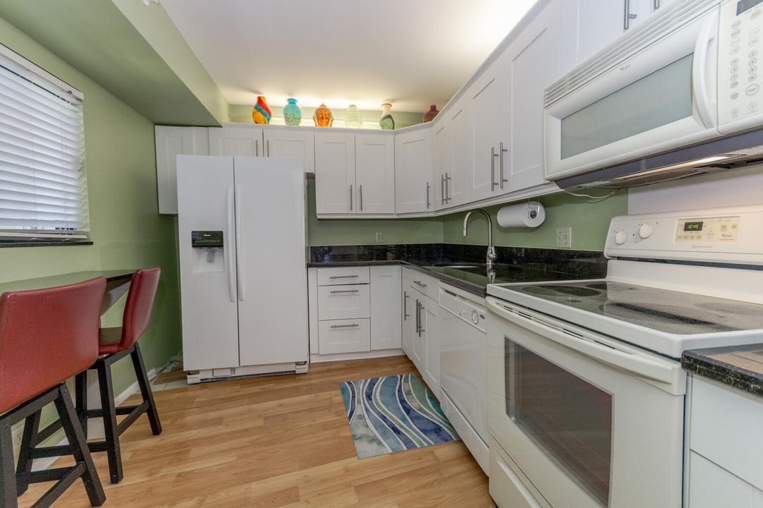 Под контрактом: $6,000 (2 спален, 2 ванн, 1170 Квадратных фут)